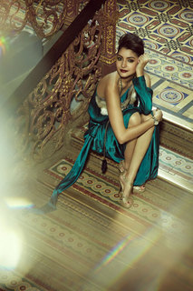 Anushka Sharma feet photo thumbnail