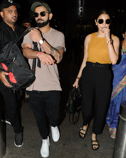 Anushka Sharma feet photo thumbnail
