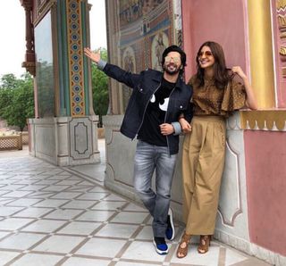 Anushka Sharma feet photo thumbnail