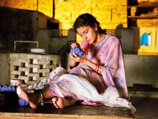 Anushka Sharma feet photo thumbnail