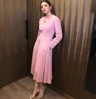 Anushka Sharma feet photo thumbnail