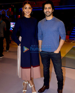 Anushka Sharma feet photo thumbnail