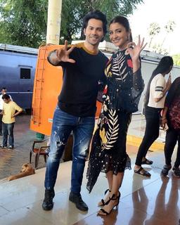 Anushka Sharma feet photo thumbnail