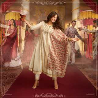 Anushka Sharma feet photo thumbnail