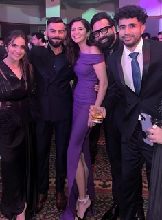 Anushka Sharma feet photo thumbnail