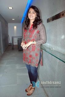 Anushka Shetty feet photo thumbnail