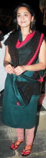 Anushka Shetty feet photo thumbnail