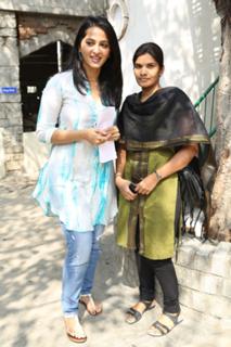 Anushka Shetty feet photo thumbnail
