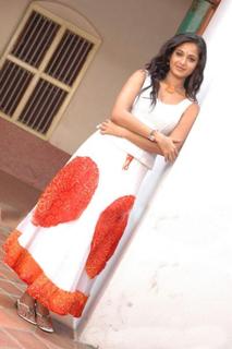 Anushka Shetty feet photo thumbnail