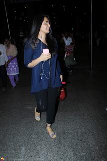 Anushka Shetty feet photo thumbnail