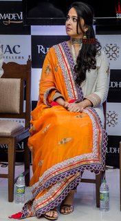 Anushka Shetty feet photo thumbnail