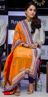 Anushka Shetty feet photo thumbnail
