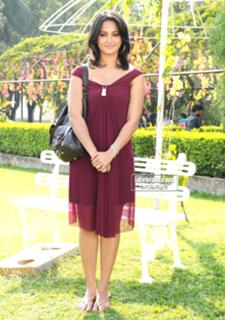 Anushka Shetty feet photo thumbnail
