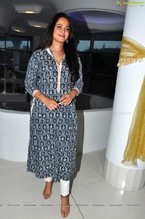 Anushka Shetty feet photo thumbnail