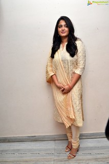Anushka Shetty feet photo thumbnail