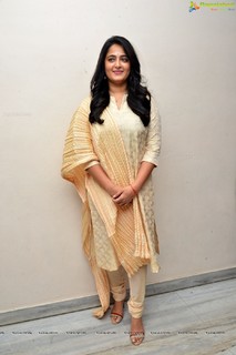 Anushka Shetty feet photo thumbnail