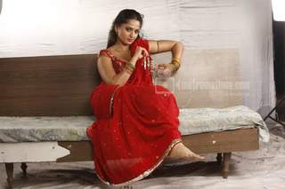 Anushka Shetty feet photo thumbnail
