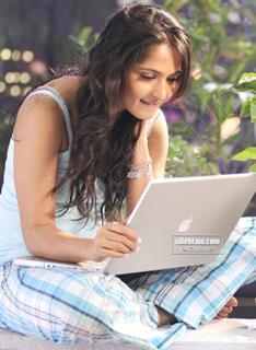 Anushka Shetty feet photo thumbnail