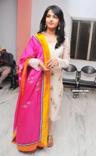 Anushka Shetty feet photo thumbnail