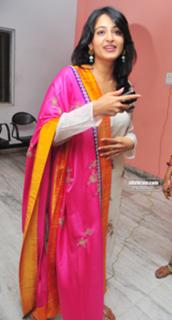 Anushka Shetty feet photo thumbnail