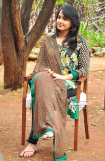 Anushka Shetty feet photo thumbnail