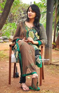 Anushka Shetty feet photo thumbnail