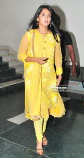 Anushka Shetty feet photo thumbnail