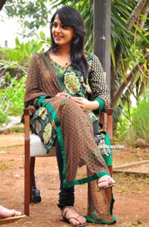 Anushka Shetty feet photo thumbnail