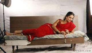 Anushka Shetty feet photo thumbnail