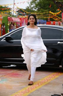 Anushka Shetty feet photo thumbnail