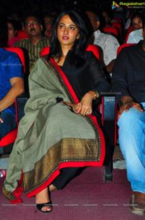 Anushka Shetty feet photo thumbnail