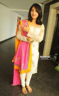 Anushka Shetty feet photo thumbnail