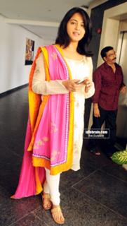 Anushka Shetty feet photo thumbnail