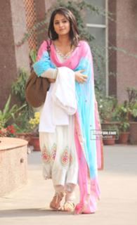 Anushka Shetty feet photo thumbnail