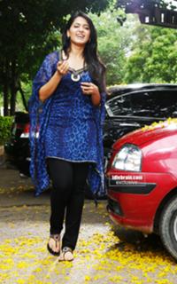 Anushka Shetty feet photo thumbnail