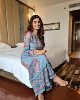 Anveshi Jain feet photo 7