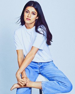 Anya Chalotra feet photo thumbnail