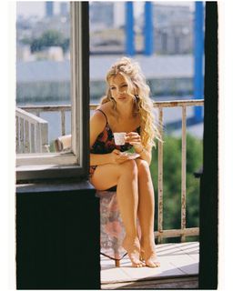 Anya Pokrov feet photo 4