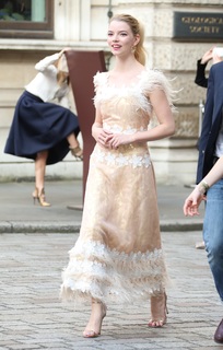 Anya Taylor-Joy feet photo thumbnail