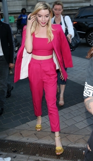 Anya Taylor-Joy feet photo thumbnail