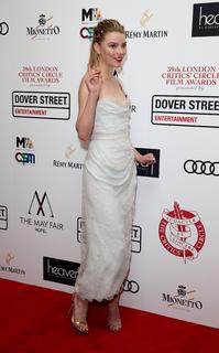Anya Taylor-Joy feet photo thumbnail