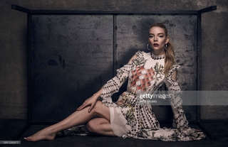 Anya Taylor-Joy feet photo thumbnail
