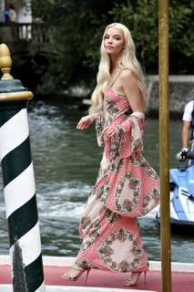 Anya Taylor-Joy feet photo thumbnail