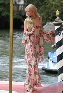 Anya Taylor-Joy feet photo thumbnail