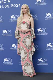Anya Taylor-Joy feet photo thumbnail