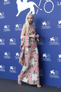Anya Taylor-Joy feet photo thumbnail
