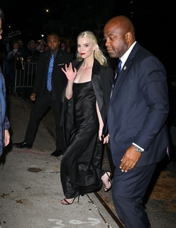 Anya Taylor-Joy feet photo thumbnail