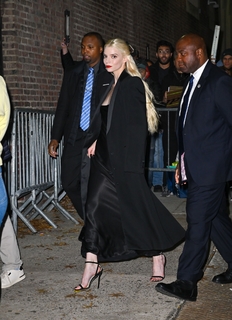 Anya Taylor-Joy feet photo thumbnail