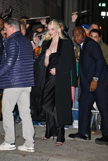 Anya Taylor-Joy feet photo thumbnail