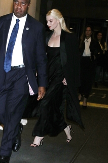 Anya Taylor-Joy feet photo thumbnail
